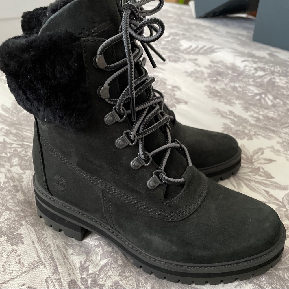Timberland Courmayeur Valley Black Shearling Boots 7.5 NWOT